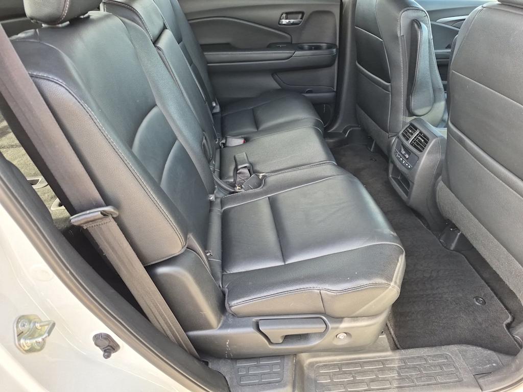 Thumbnail: 2017 Honda Pilot - 26