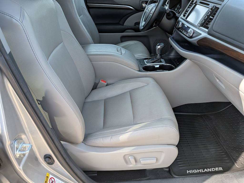 Thumbnail: 2015 Toyota Highlander - 10