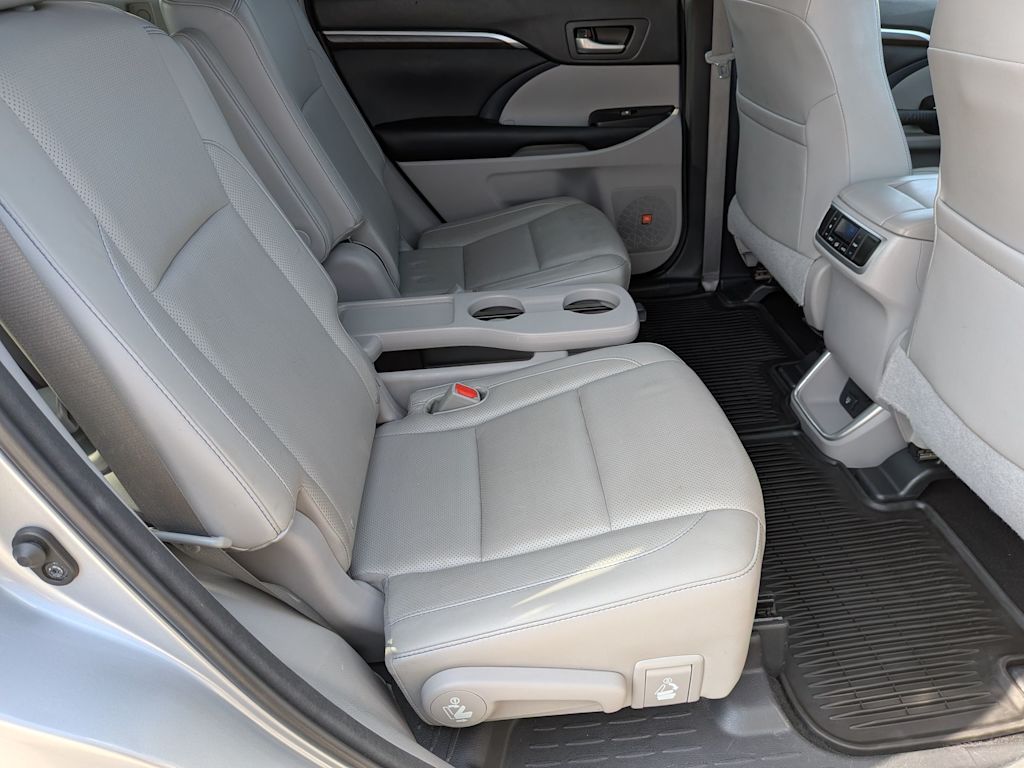 Thumbnail: 2015 Toyota Highlander - 26