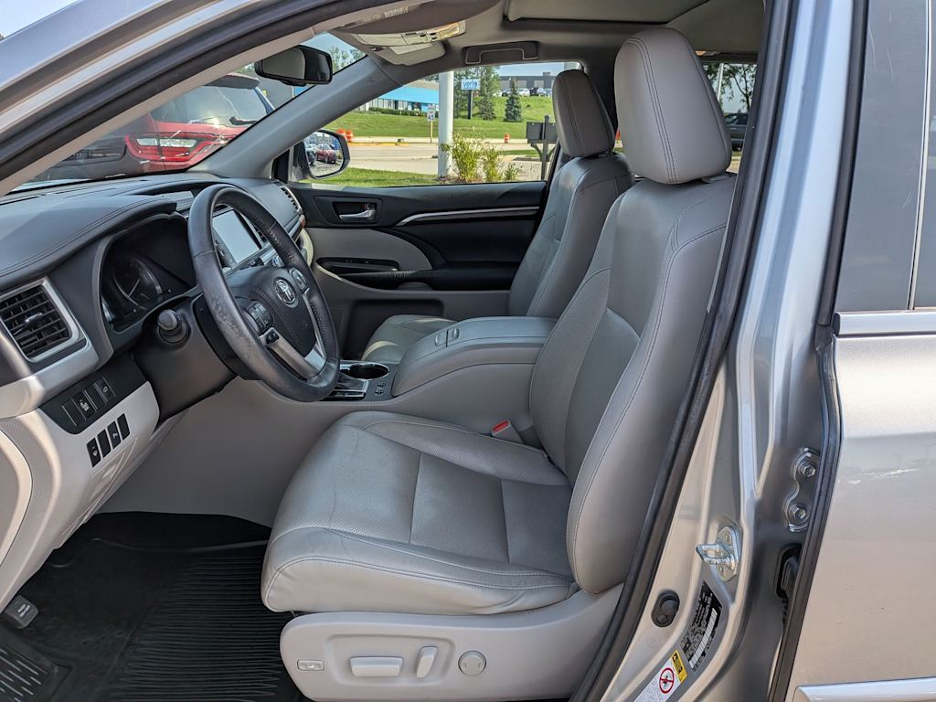 Thumbnail: 2015 Toyota Highlander - 9