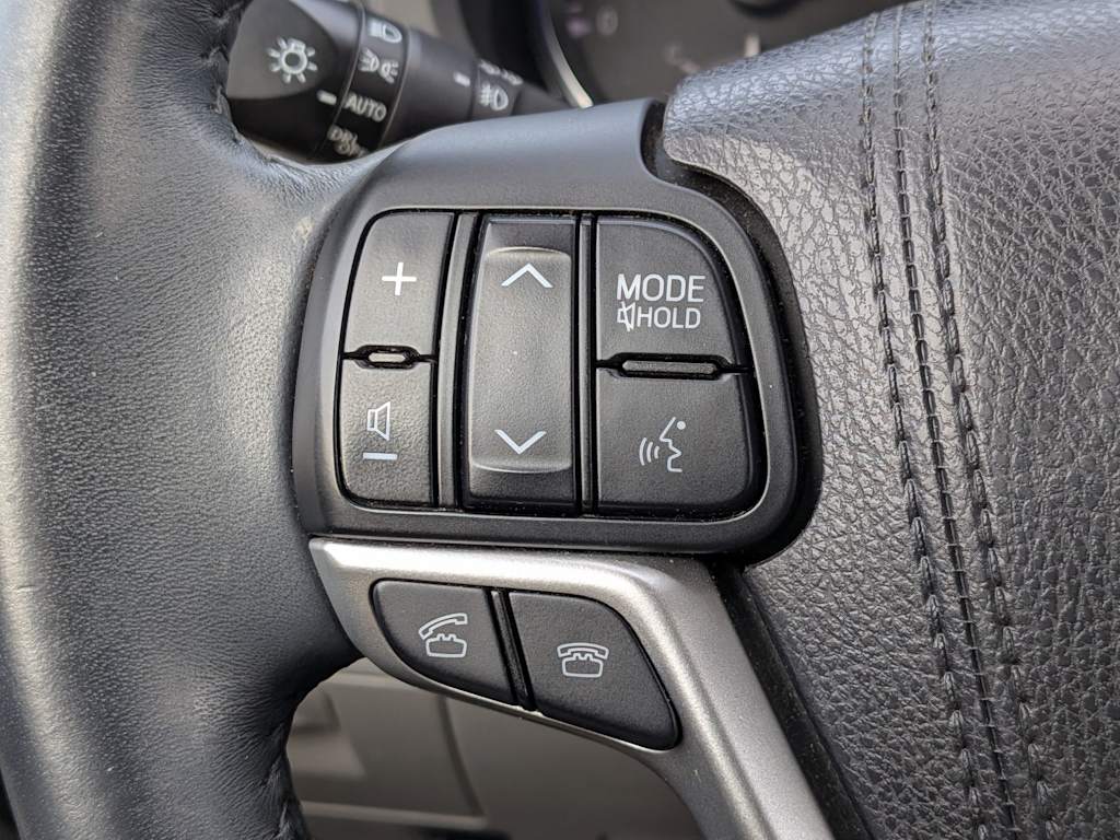 Thumbnail: 2015 Toyota Highlander - 27