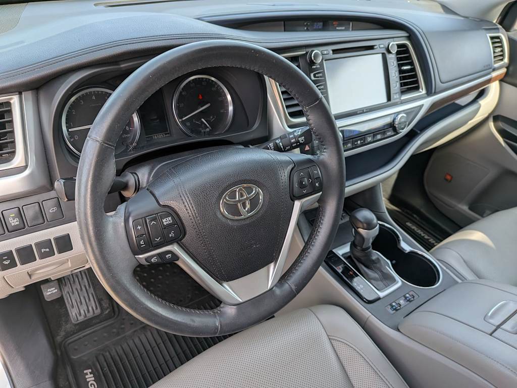 Thumbnail: 2015 Toyota Highlander - 2
