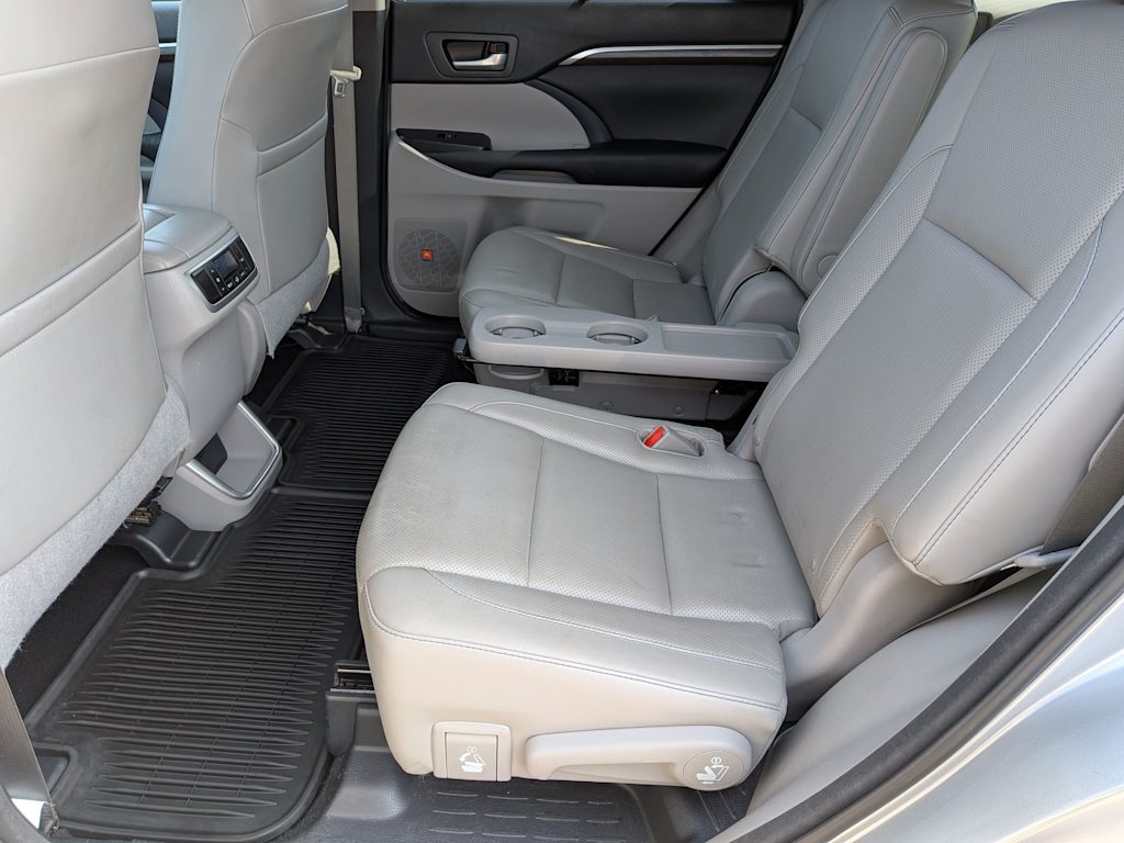Thumbnail: 2015 Toyota Highlander - 25