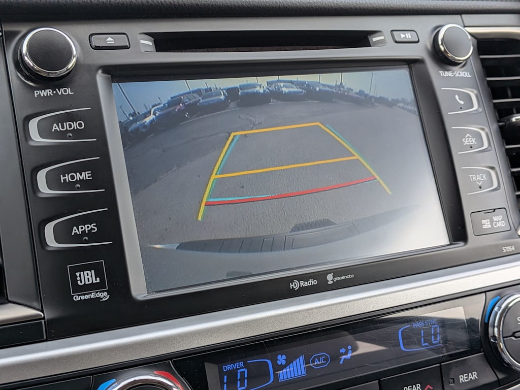 Thumbnail: 2015 Toyota Highlander - 30