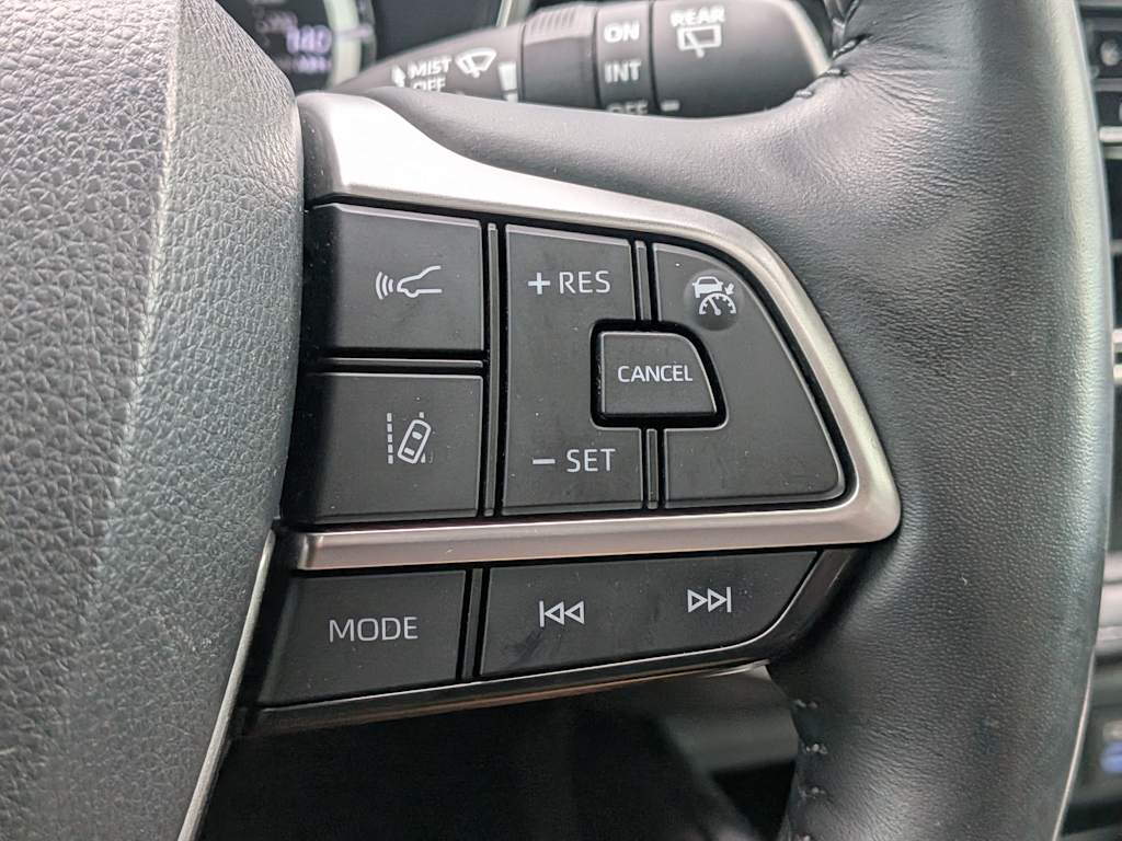 Thumbnail: 2022 Toyota Highlander - 32