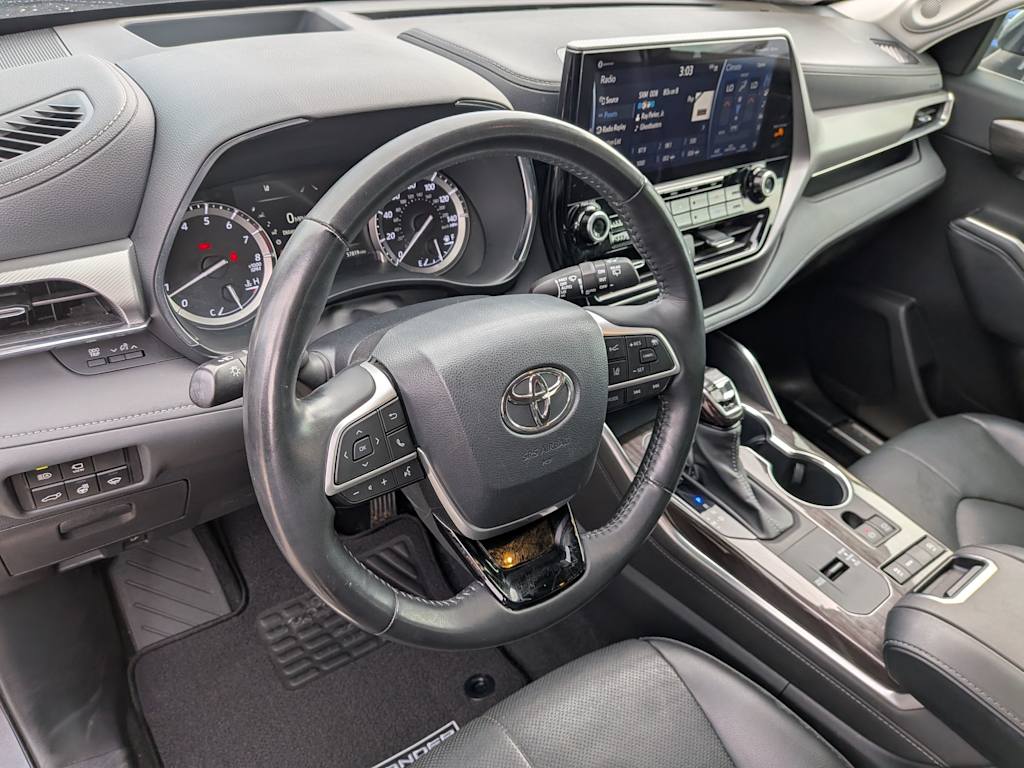Thumbnail: 2022 Toyota Highlander - 2