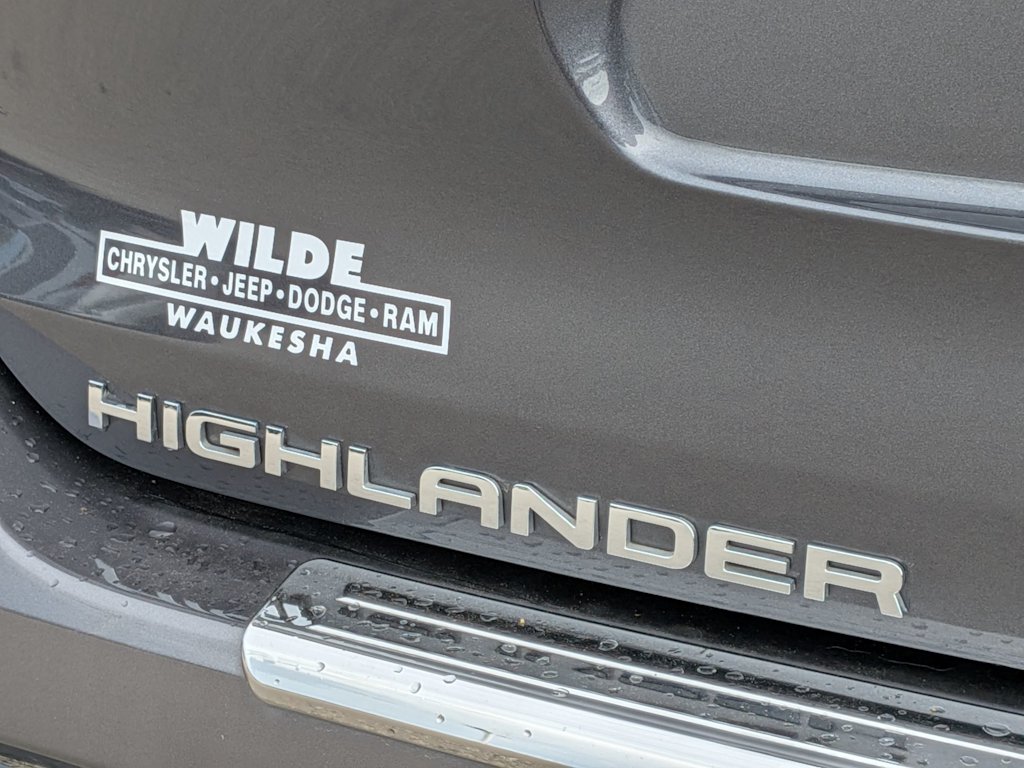 Thumbnail: 2022 Toyota Highlander - 7