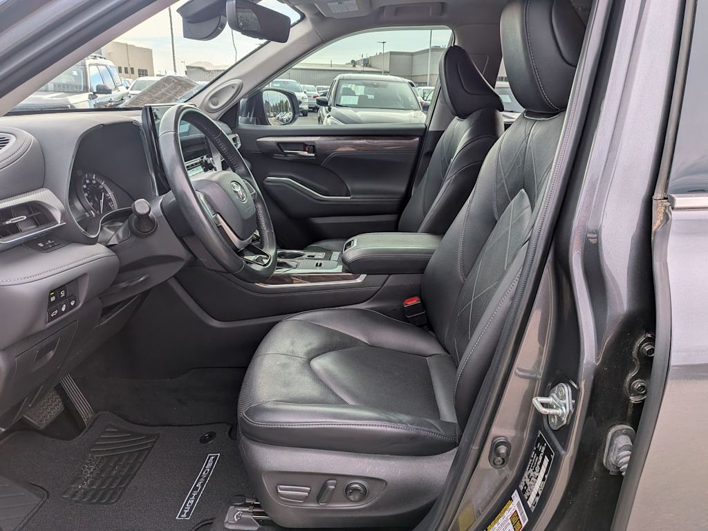 Thumbnail: 2022 Toyota Highlander - 10