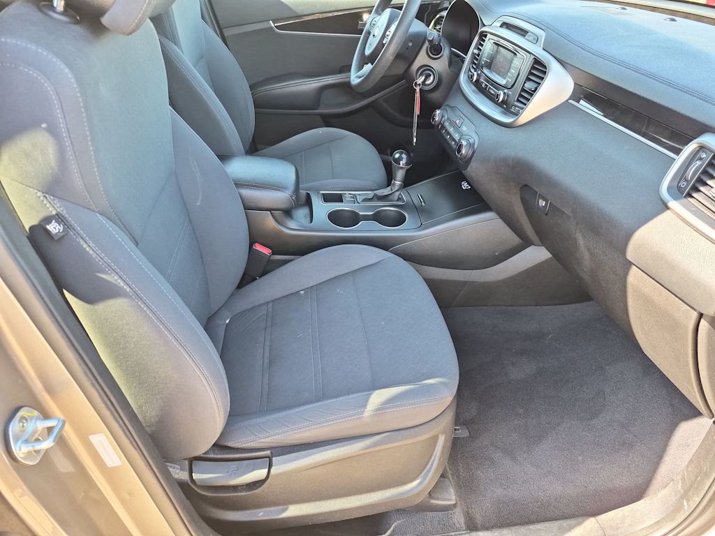 Thumbnail: 2016 Kia Sorento - 11