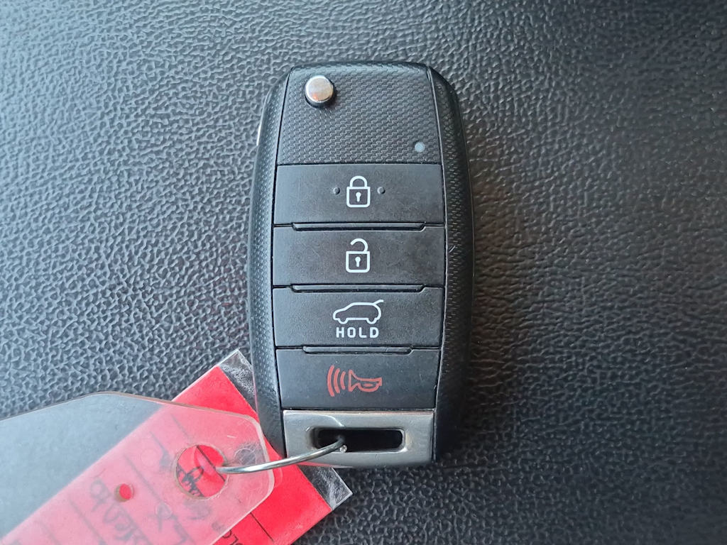 Thumbnail: 2016 Kia Sorento - 18