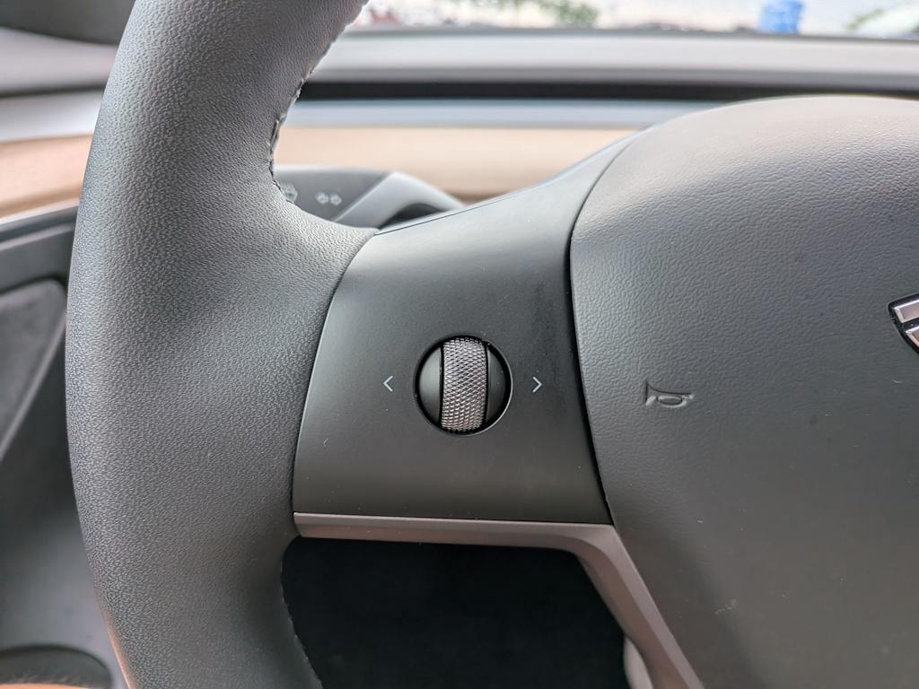 Thumbnail: 2023 Tesla Model 3 - 27