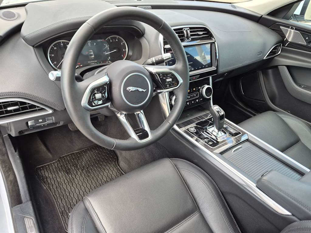 Thumbnail: 2020 Jaguar XE - 2