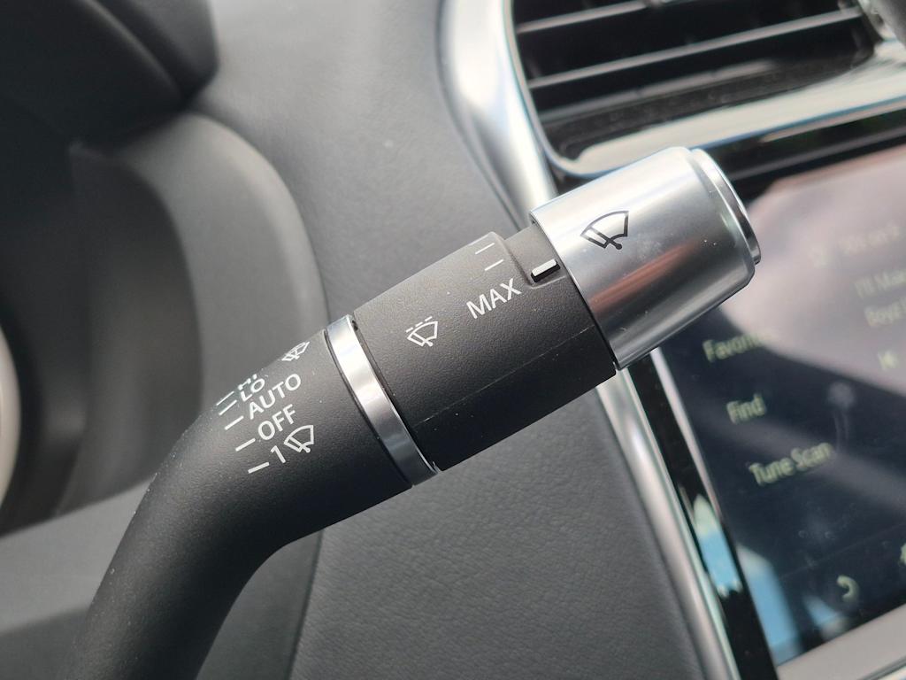 Thumbnail: 2020 Jaguar XE - 14