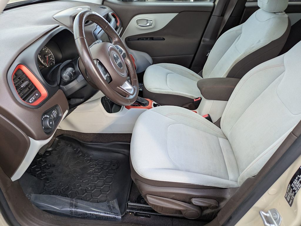 Thumbnail: 2016 Jeep Renegade - 8