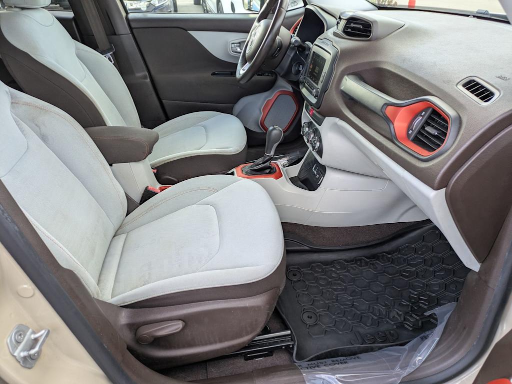 Thumbnail: 2016 Jeep Renegade - 9