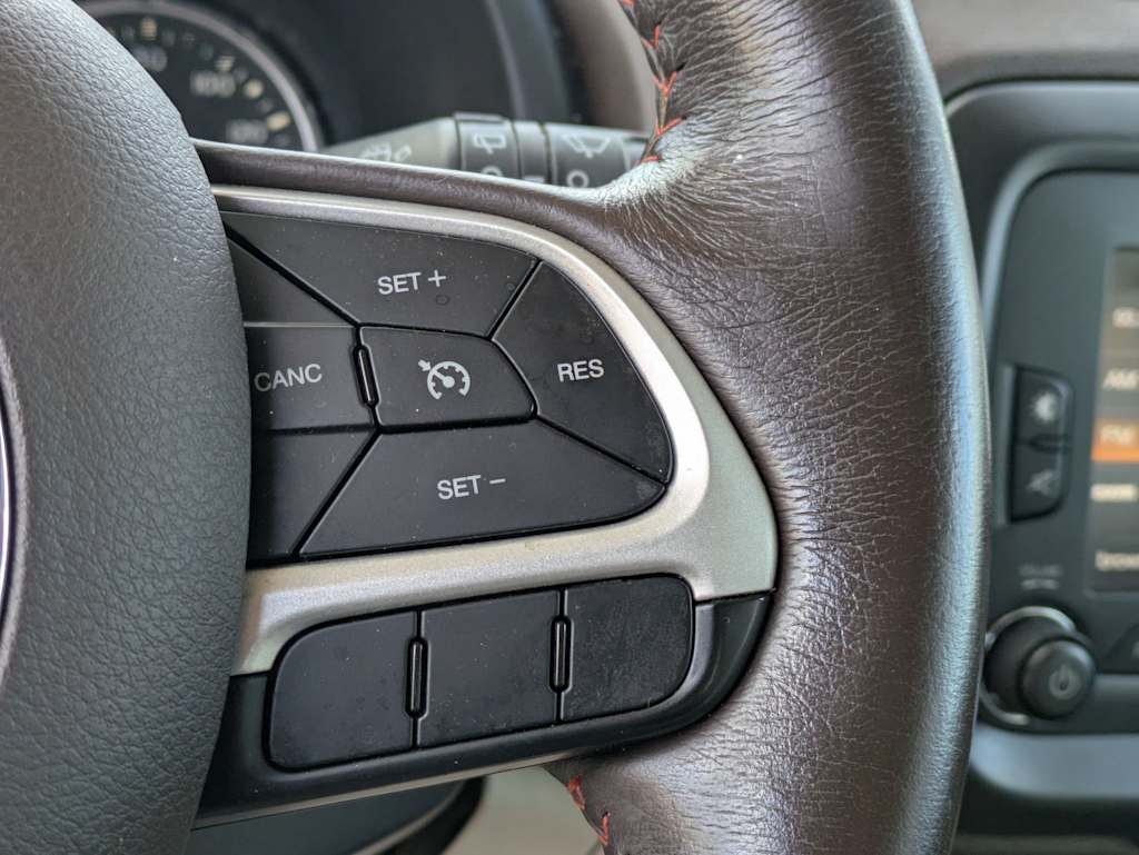 Thumbnail: 2016 Jeep Renegade - 25