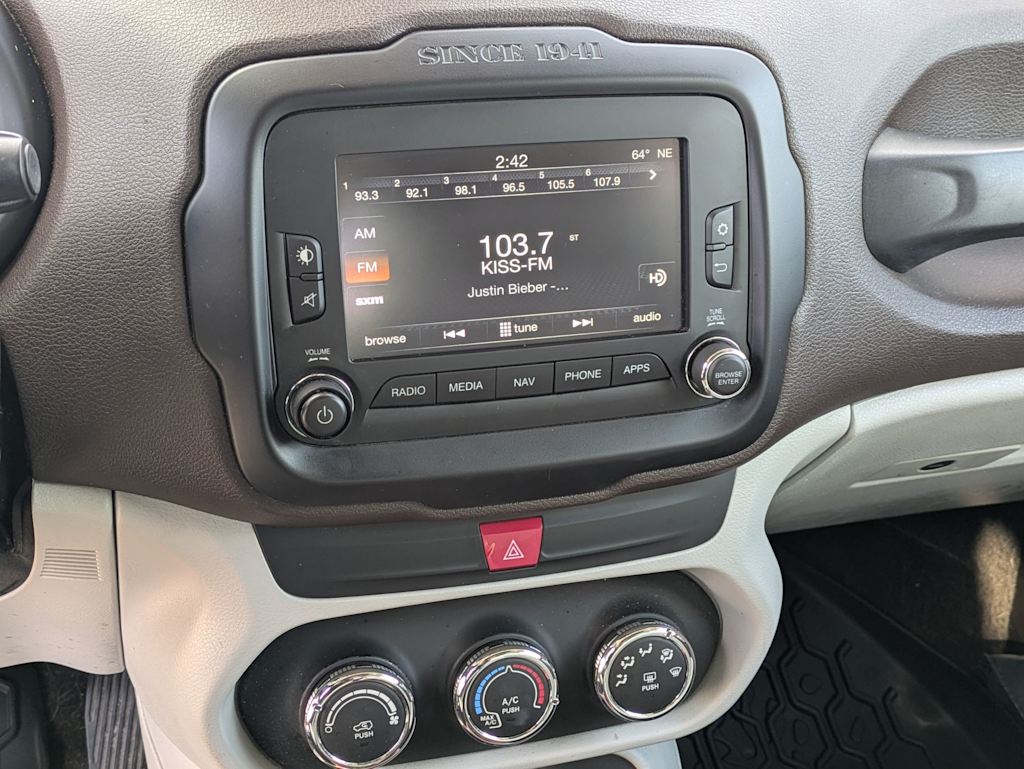 Thumbnail: 2016 Jeep Renegade - 12