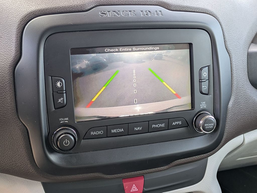 Thumbnail: 2016 Jeep Renegade - 29