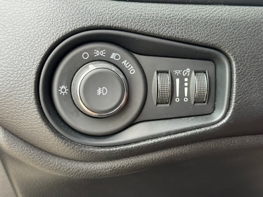Thumbnail: 2017 Jeep Renegade - 22