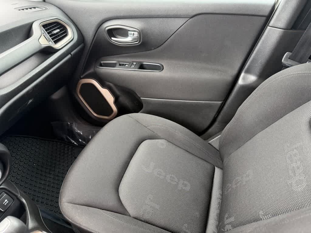 Thumbnail: 2017 Jeep Renegade - 9