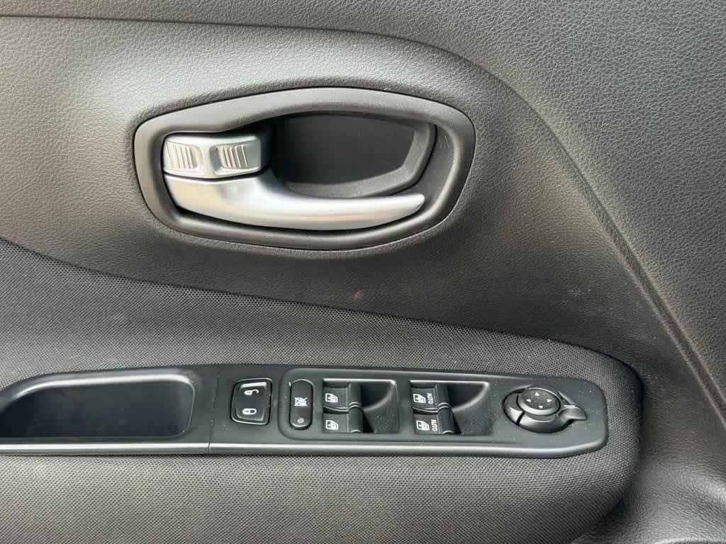 Thumbnail: 2017 Jeep Renegade - 23