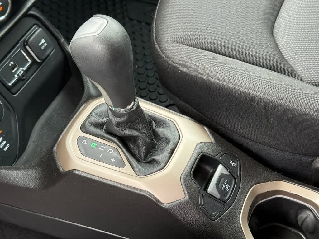 Thumbnail: 2017 Jeep Renegade - 12