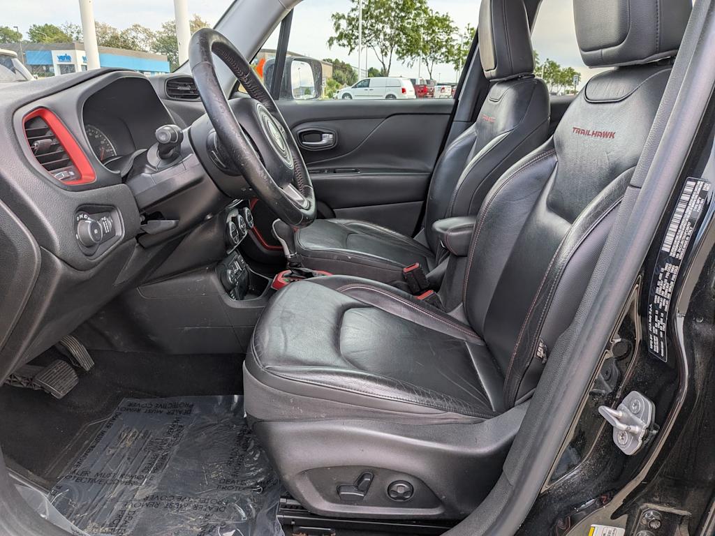 Thumbnail: 2016 Jeep Renegade - 10