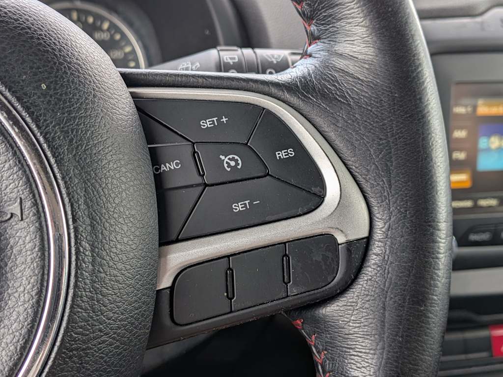 Thumbnail: 2016 Jeep Renegade - 29