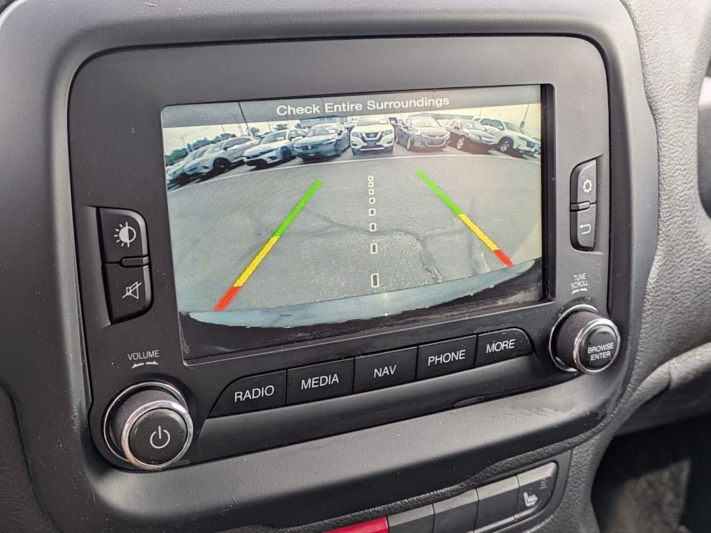 Thumbnail: 2016 Jeep Renegade - 32