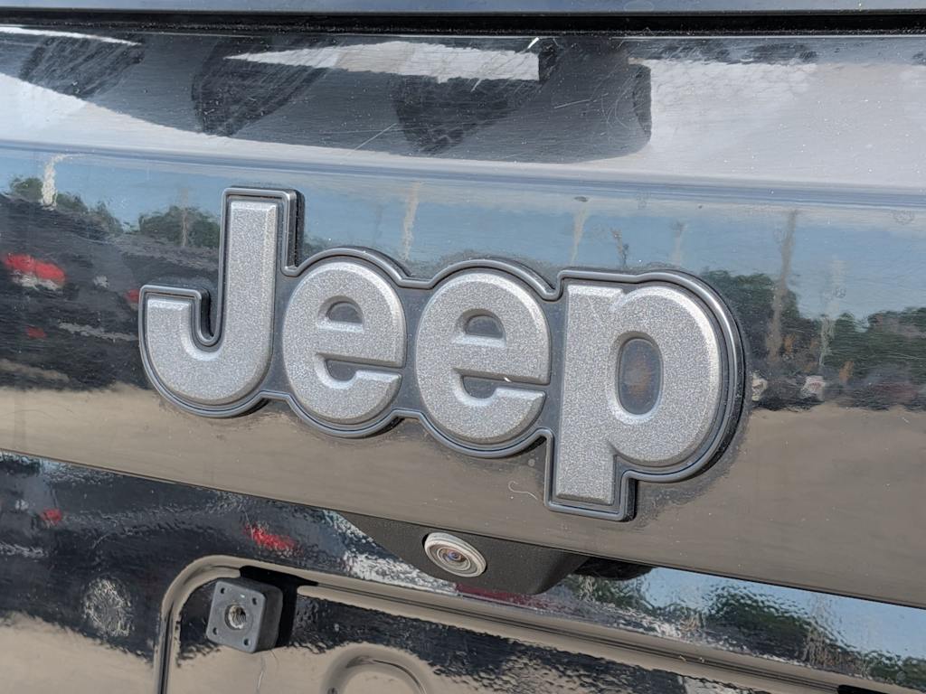 Thumbnail: 2016 Jeep Renegade - 24