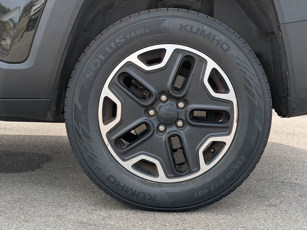 Thumbnail: 2016 Jeep Renegade - 8