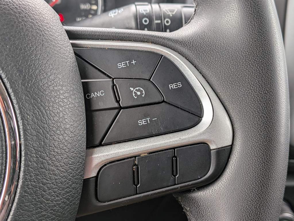 Thumbnail: 2020 Jeep Renegade - 28