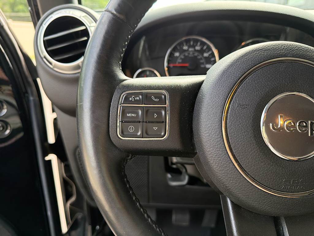 Thumbnail: 2017 Jeep Wrangler - 30