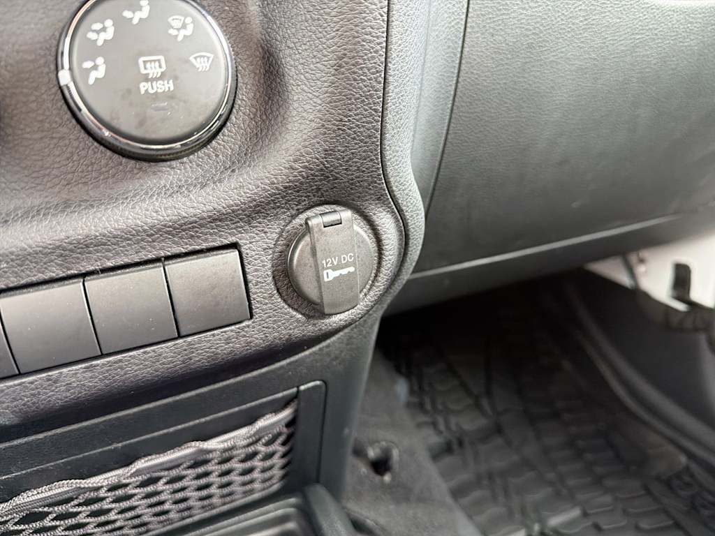 Thumbnail: 2017 Jeep Wrangler - 32