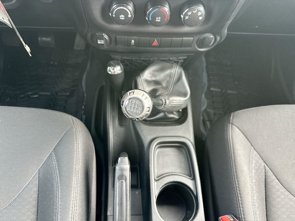 Thumbnail: 2017 Jeep Wrangler - 32