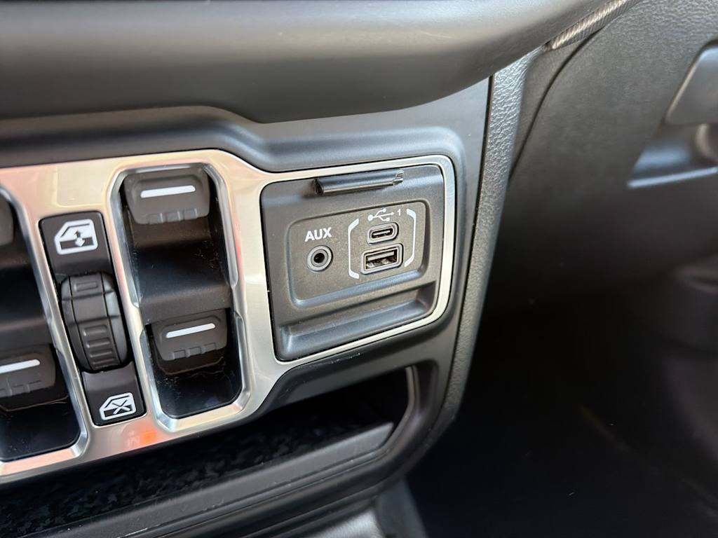 Thumbnail: 2020 Jeep Wrangler - 32