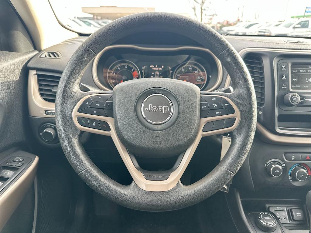 Thumbnail: 2017 Jeep Cherokee - 9