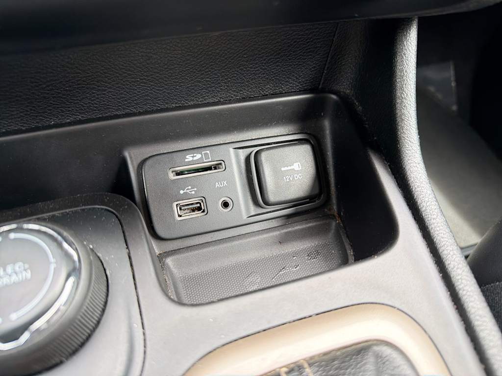 Thumbnail: 2018 Jeep Cherokee - 34