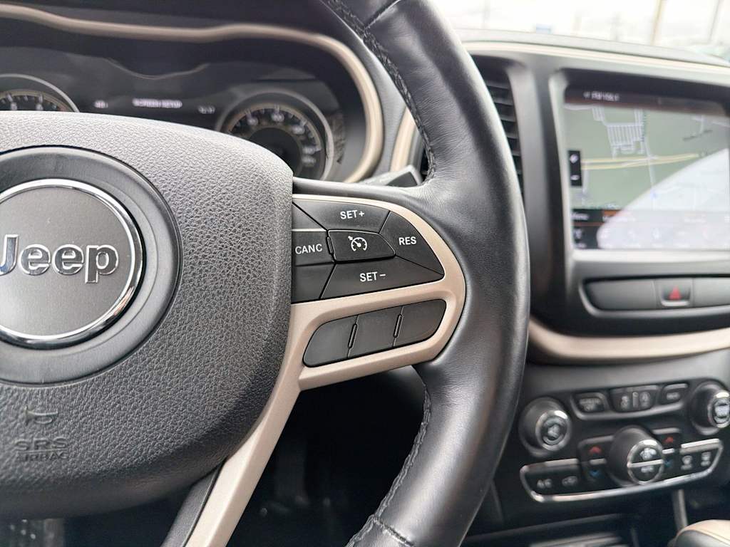 Thumbnail: 2017 Jeep Cherokee - 33