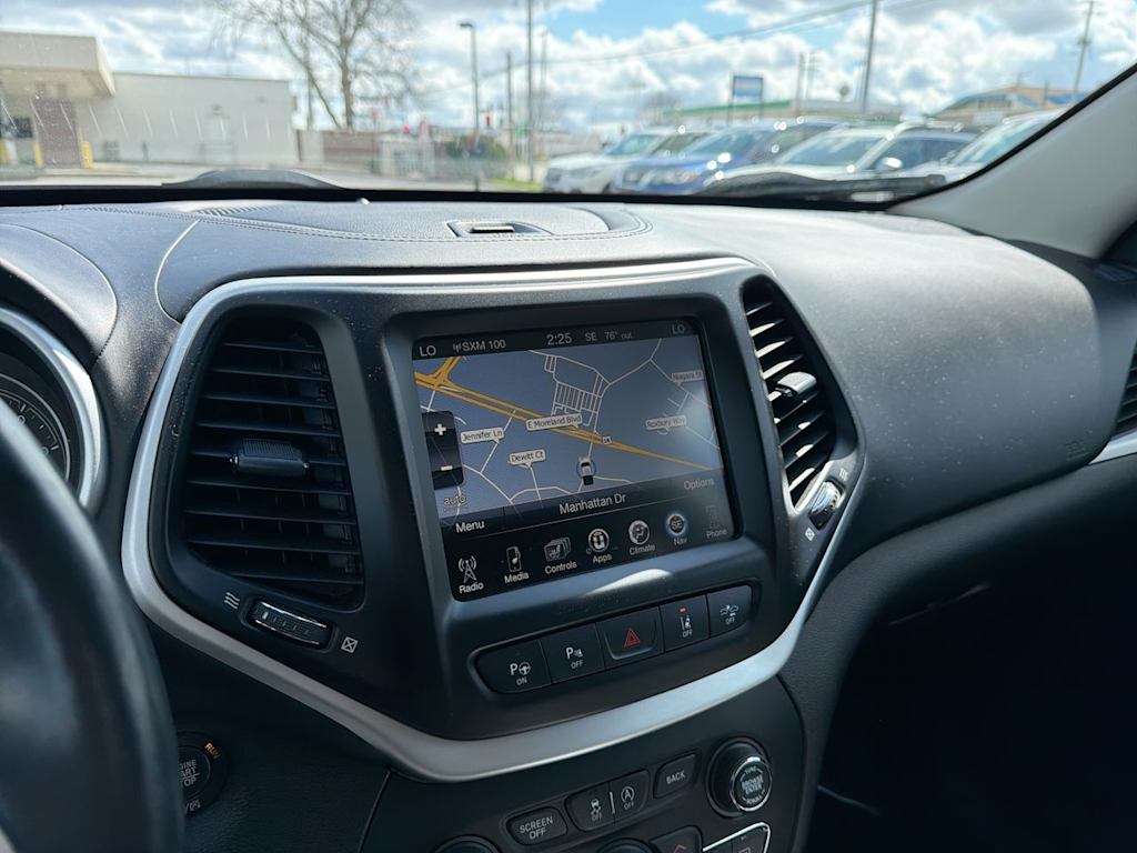 Thumbnail: 2017 Jeep Cherokee - 13