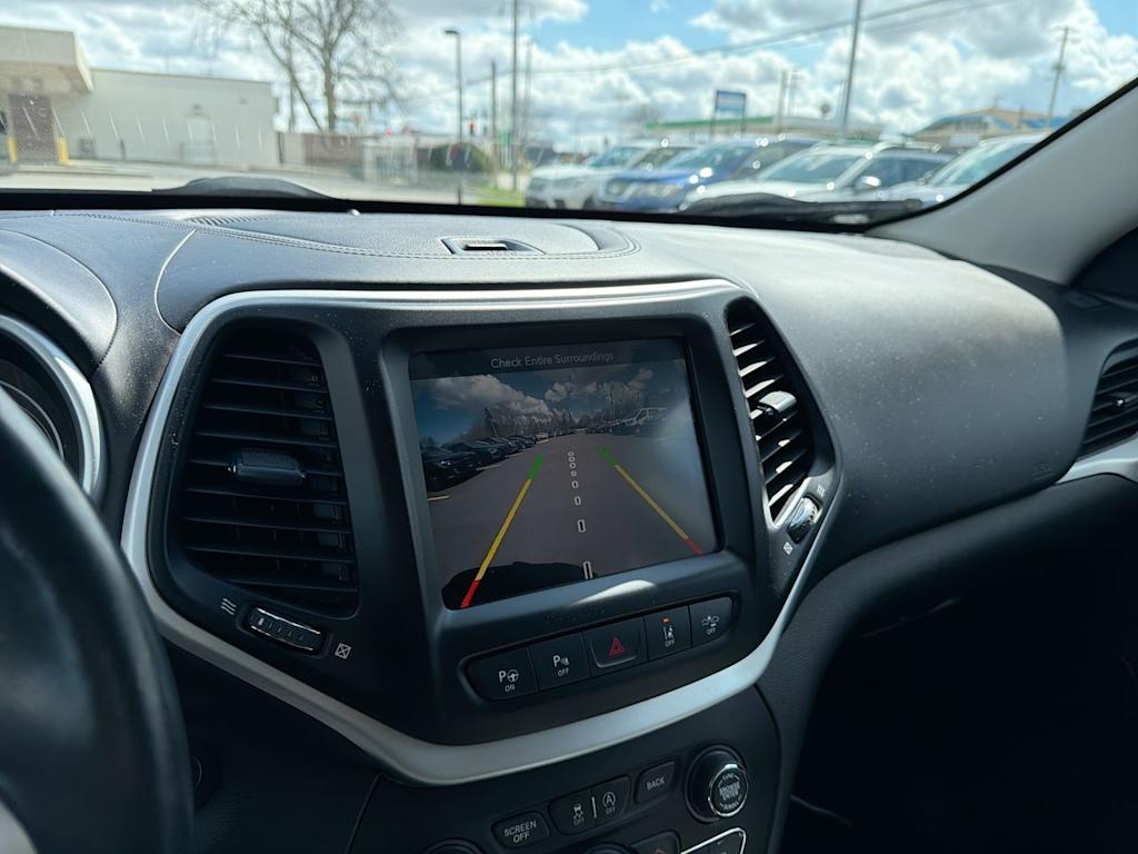 Thumbnail: 2017 Jeep Cherokee - 35