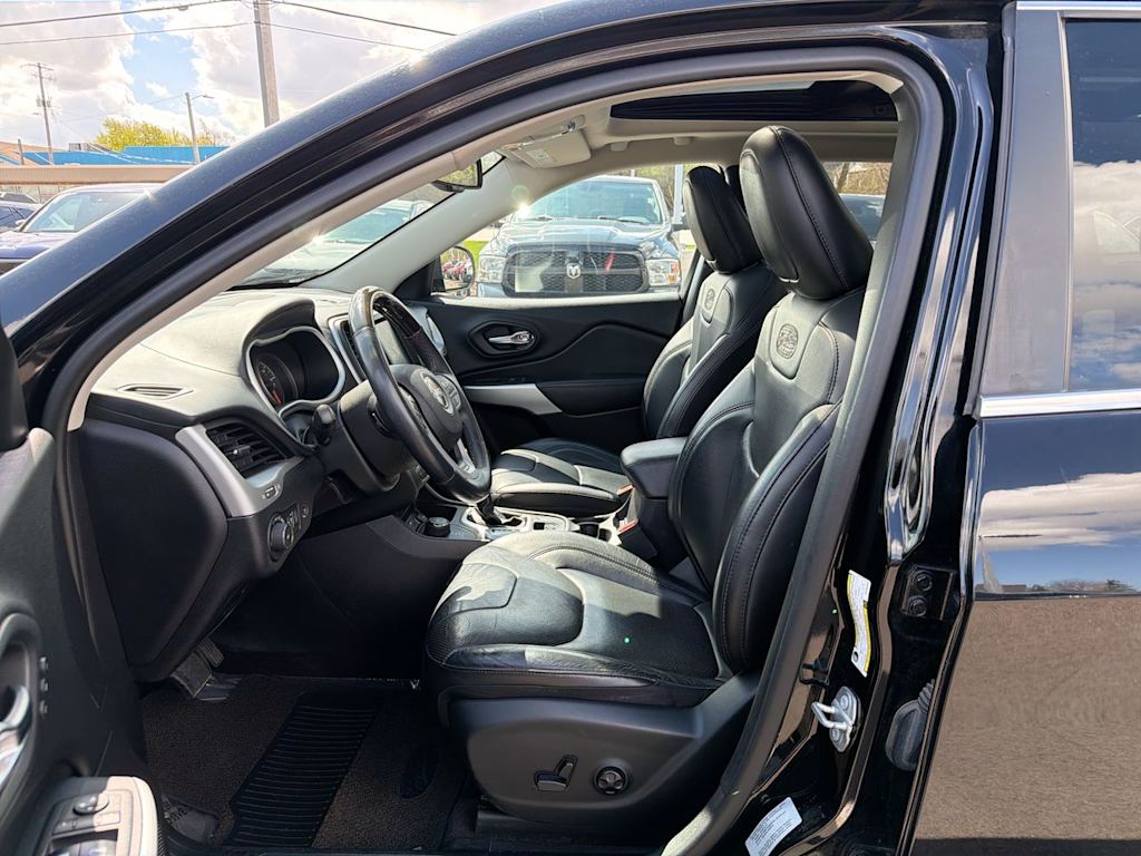 Thumbnail: 2017 Jeep Cherokee - 10