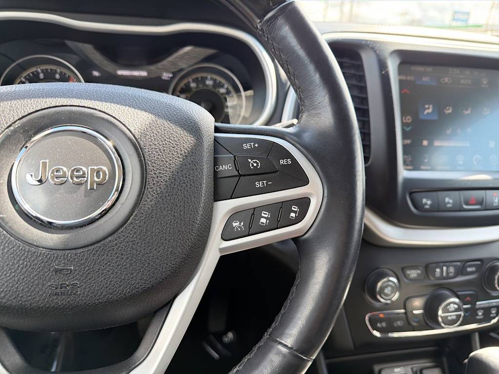 Thumbnail: 2017 Jeep Cherokee - 34