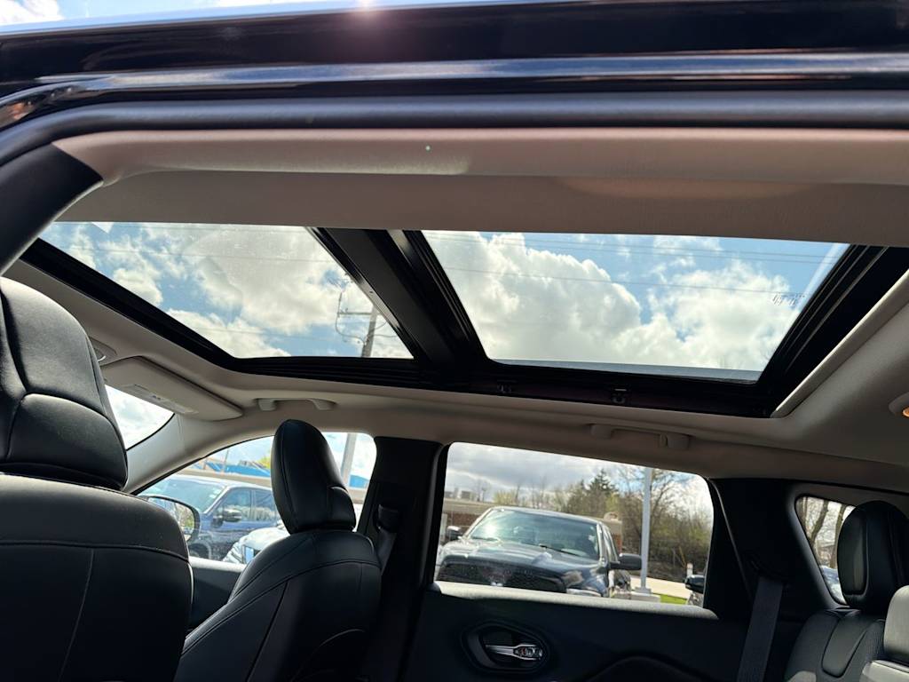 Thumbnail: 2017 Jeep Cherokee - 30