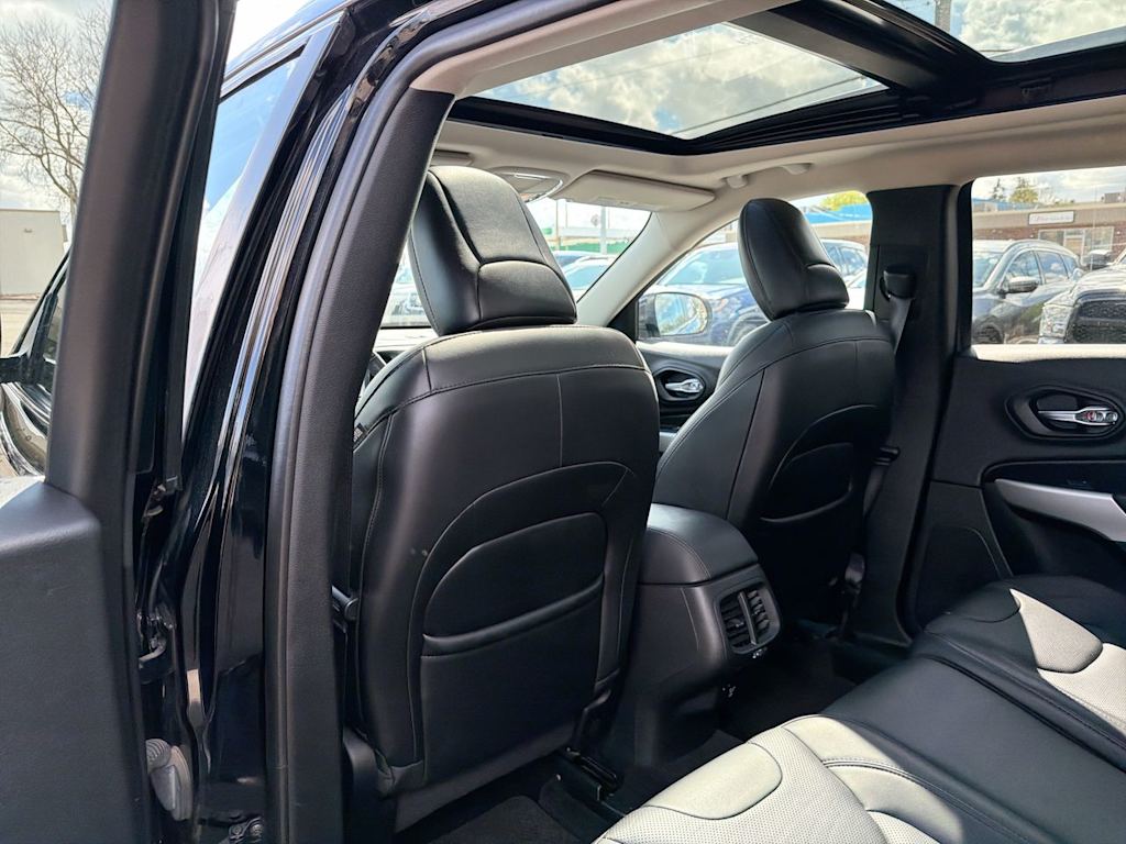 Thumbnail: 2017 Jeep Cherokee - 12