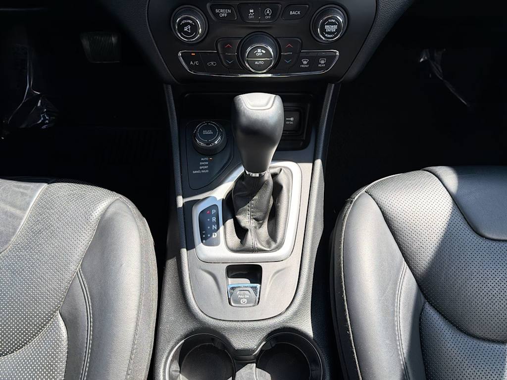 Thumbnail: 2017 Jeep Cherokee - 37