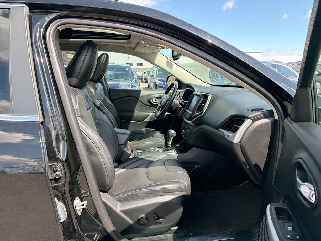 Thumbnail: 2017 Jeep Cherokee - 11