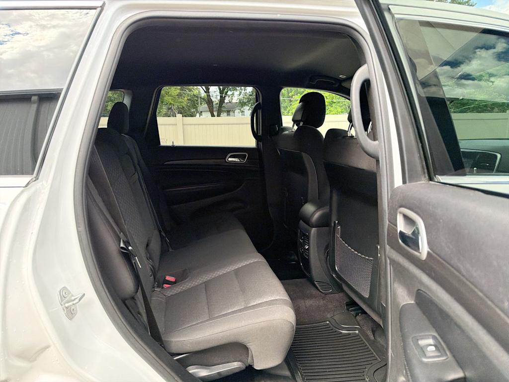 Thumbnail: 2018 Jeep Grand Cherokee - 32