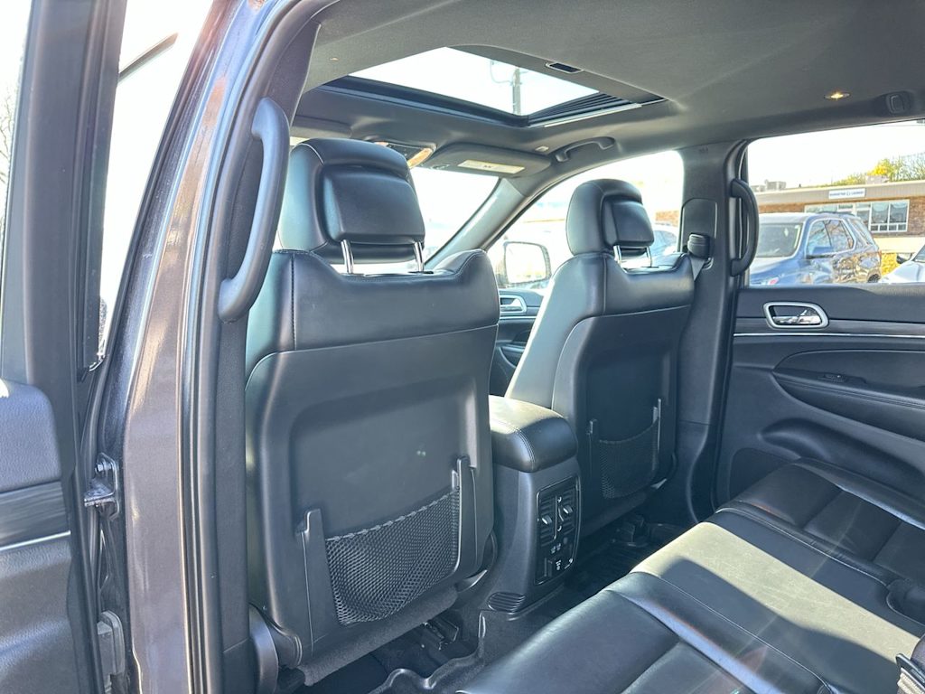 Thumbnail: 2020 Jeep Grand Cherokee - 12