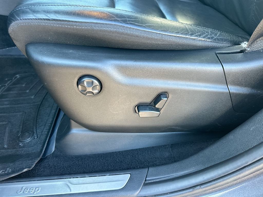 Thumbnail: 2020 Jeep Grand Cherokee - 29